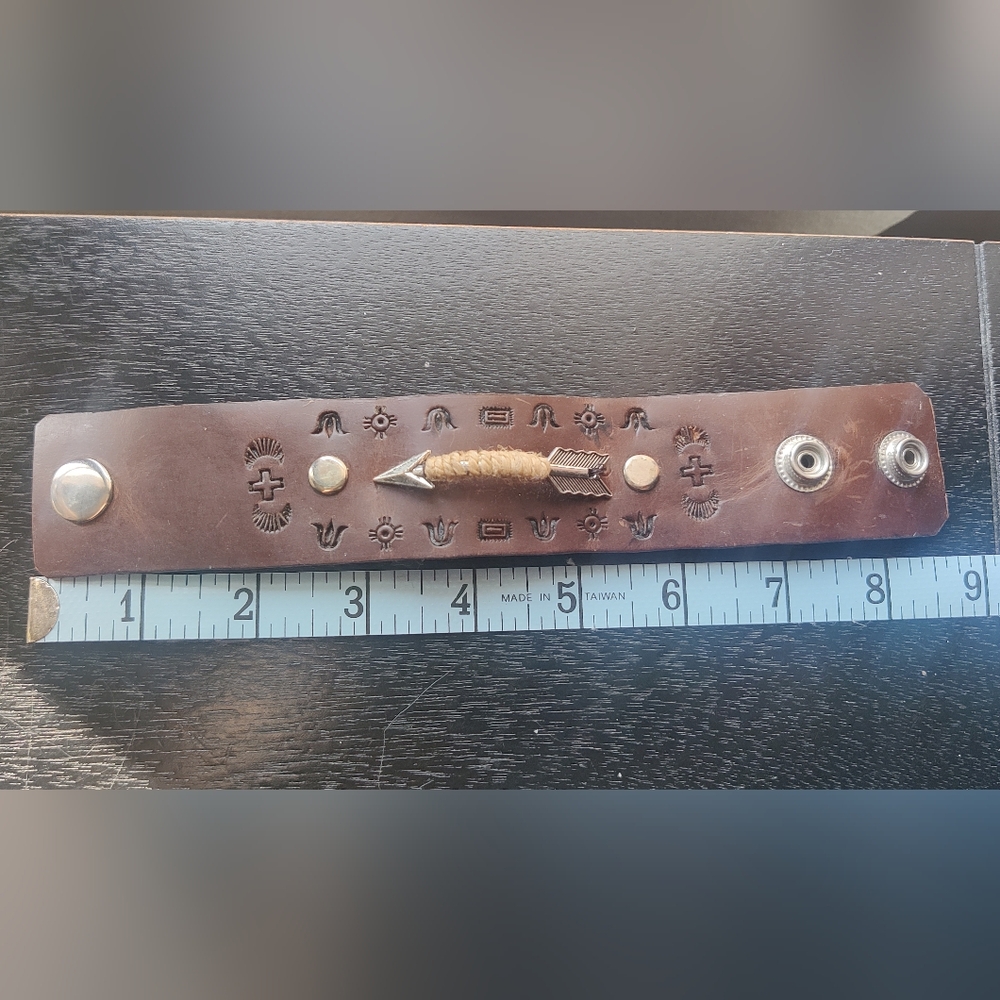 ⭐3 For $21⭐Hand Crafted Brown Leather Bracelet with Silver Arrow - Picture 4 of 5